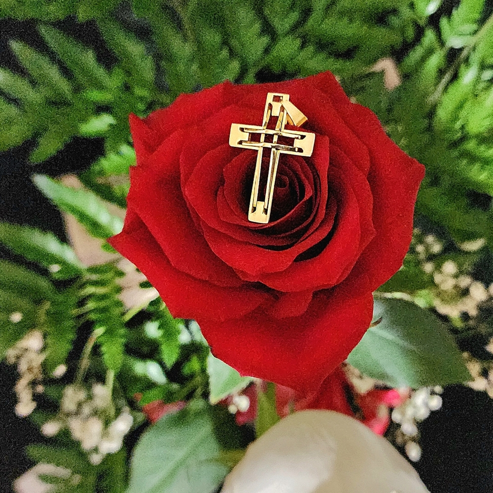 Stainless steel Cross pendant.